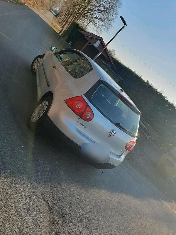 Gebraucht VW Golf V 105 PS (77 kW) 2004 Silber Kleinwagen