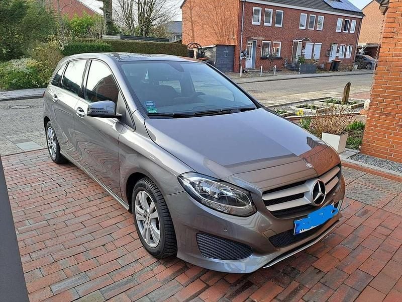 Gebraucht Mercedes B200 156 PS (114 kW) 2016 Grau Van / Kleinbus