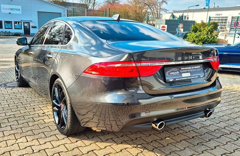 Gebraucht Jaguar XF Portfolio 300 PS (220 kW) 2019 Carpathian grey (metallic) Limousine
