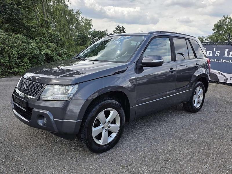 Grau Gebraucht 2011 Suzuki Grand Vitara SUV | 3.490 € (Superpreis) - Bild 1/4