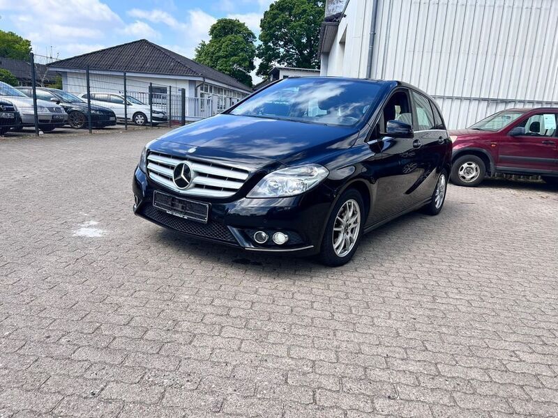 Schwarz Gebraucht 2012 Mercedes B200 Van / Kleinbus | 8.999 € (Fairer Preis) - Bild 1/4