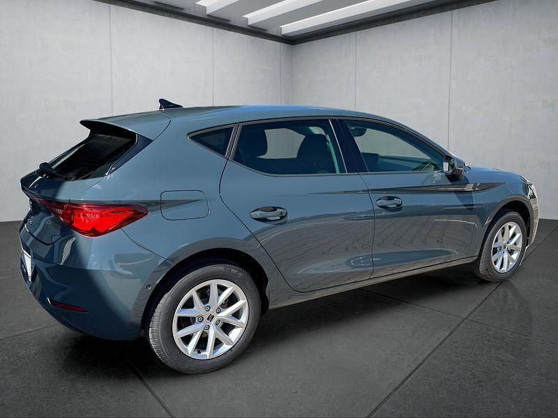 Second-hand Seat Leon 150 CP (110 kW) 2025 Albastru Hatchback