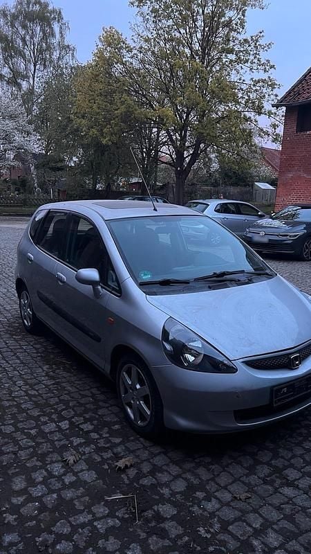 Käytetty Honda Jazz 83 HP (61 kW) 2002 Hopea Viistoperä