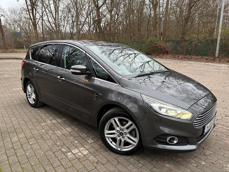 Gebraucht Ford S-MAX Titanium 241 PS (177 kW) 2017 Grau Van / Kleinbus