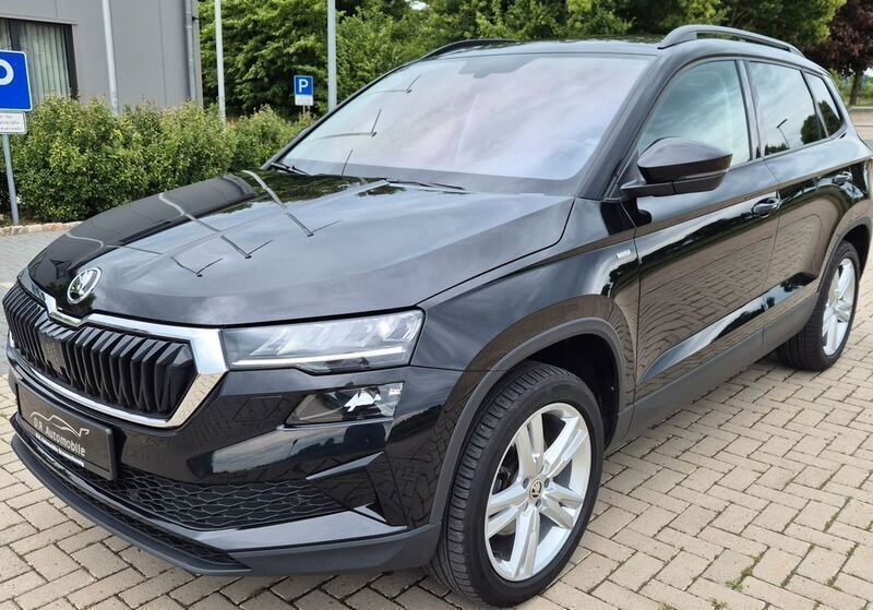 Schwarz Gebraucht 2023 Skoda Karoq Tour SUV | 27.990 € (Superpreis) - Bild 1/4