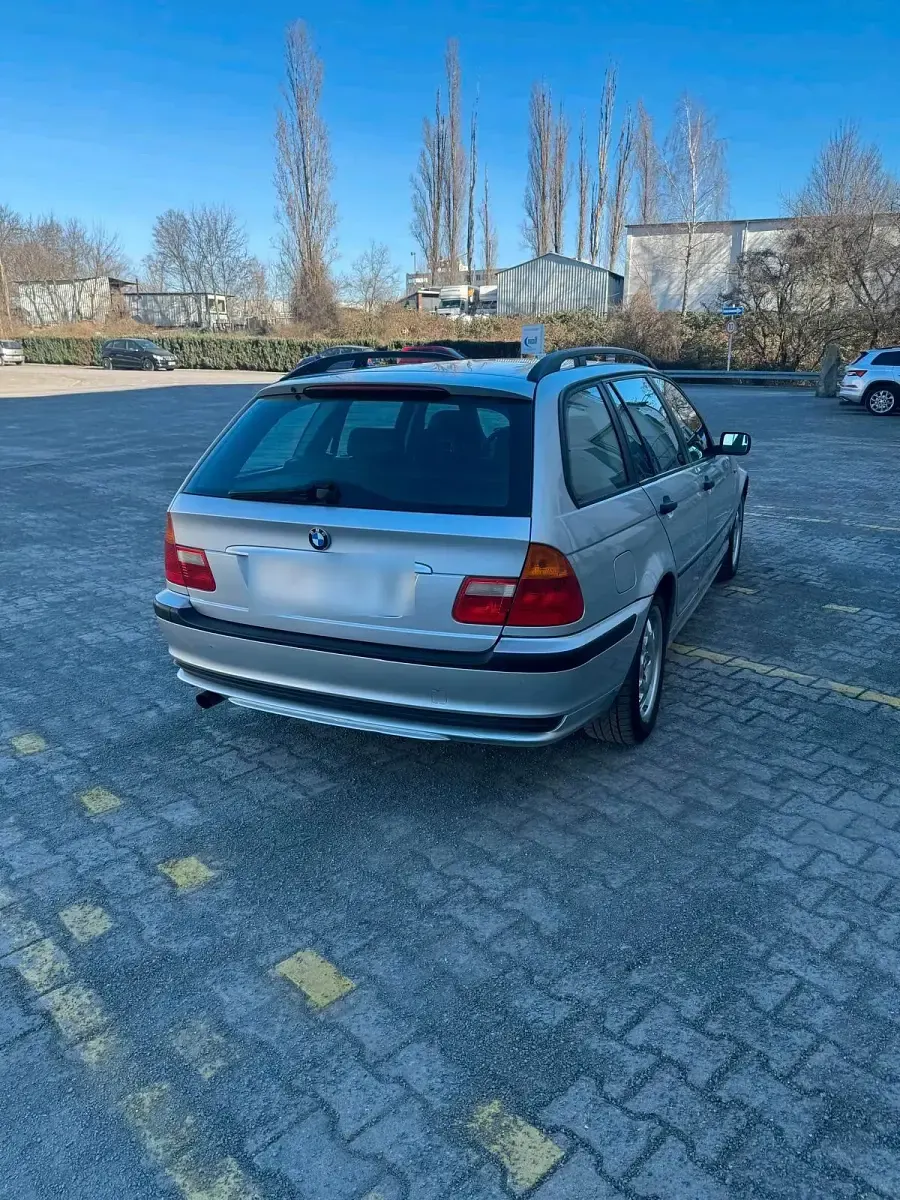 Gebraucht BMW 318 140 PS (102 kW) 2002 Silber Kombi