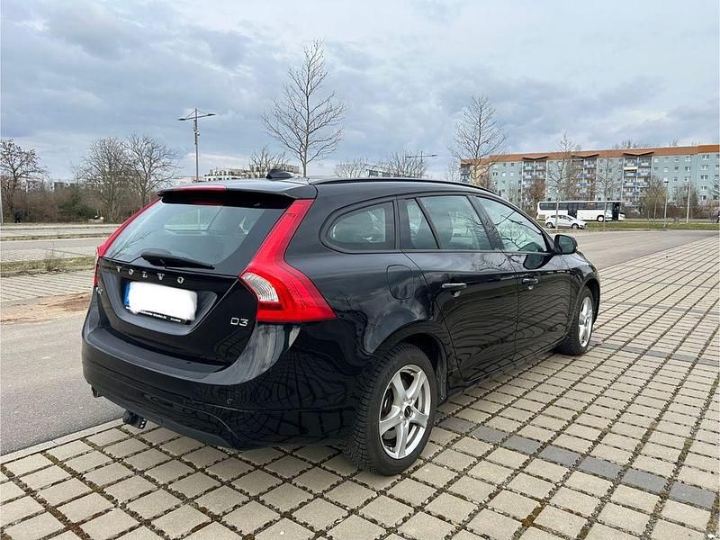 Gebraucht Volvo V60 Kinetic 150 PS (110 kW) 2017 Schwarz Kombi