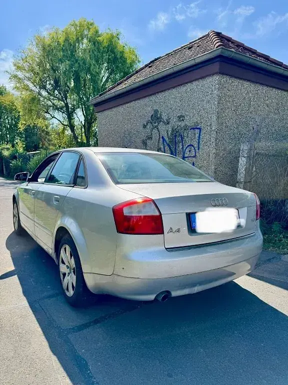 Gebraucht Audi A4 102 PS (75 kW) 2004 Silber Limousine