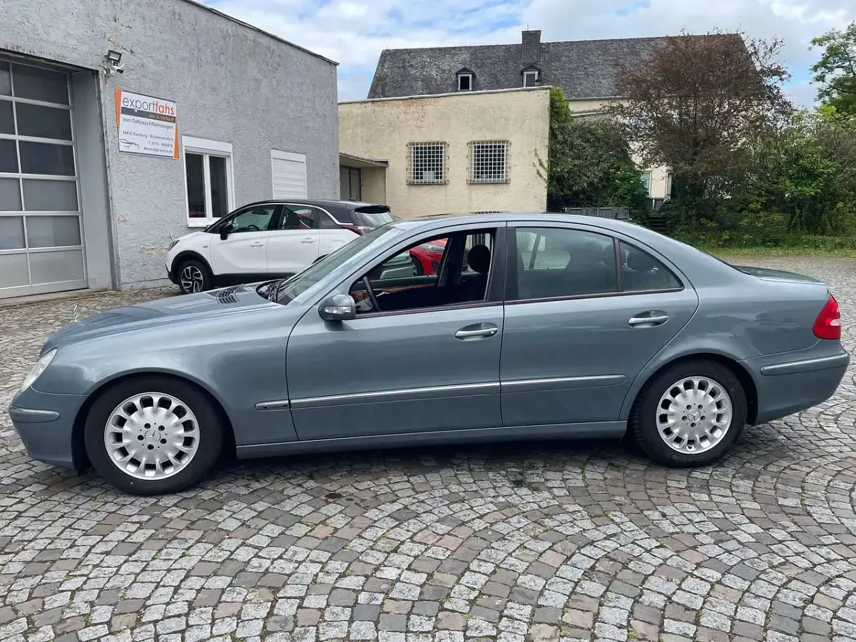 Używany Mercedes E280 Elegance 190 KM (139 kW) 2005 Szary Sedan/Limuzyna