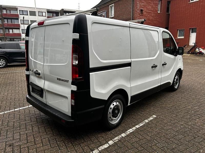 Gebraucht Renault Trafic 95 PS (69 kW) 2017 Weiß Van / Kleinbus