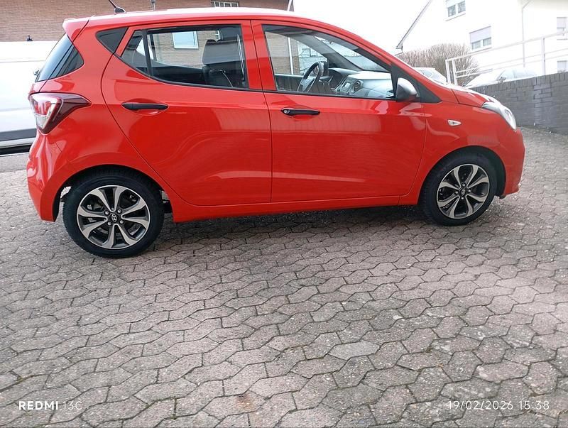 Gebraucht Hyundai i10 67 PS (49 kW) 2019 Rot Kleinwagen