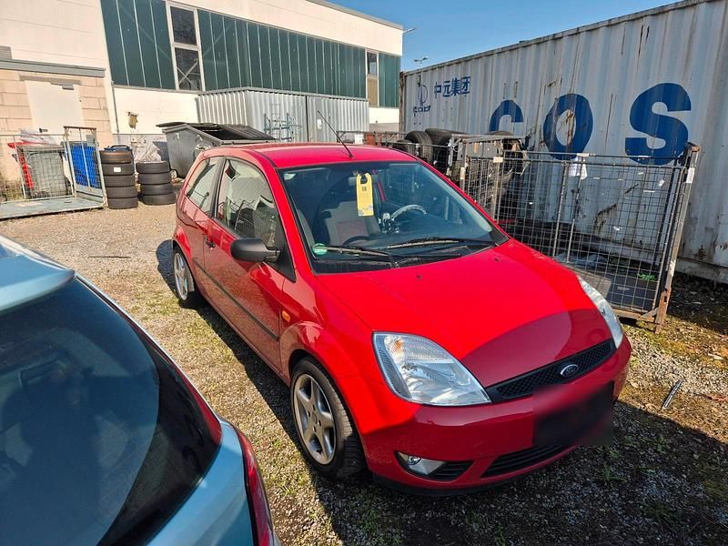 Gebraucht Ford Fiesta 100 PS (73 kW) 2003 Rot Kleinwagen