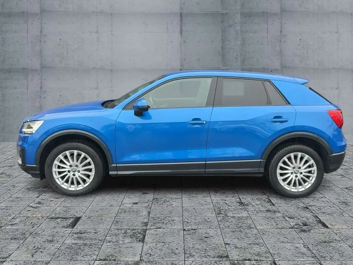 Gebraucht Audi Q2 Design 190 PS (139 kW) 2020 Arablau kristalleffekt SUV