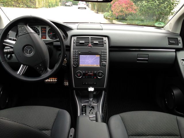 Gebraucht Mercedes B200 193 PS (141 kW) 2010 Silber metallic Van / Kleinbus