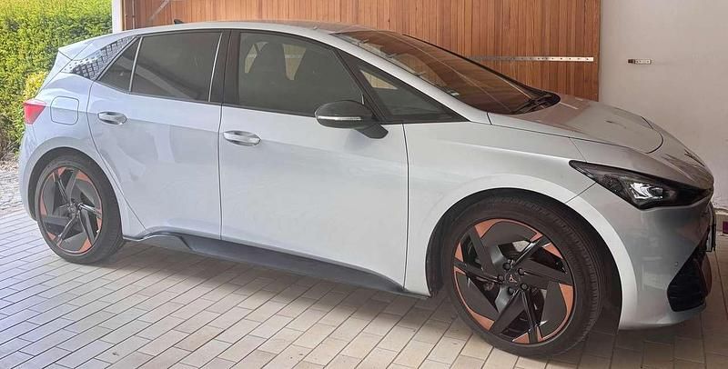Silber Gebraucht 2022 Cupra Born Kleinwagen | 24.900 € (Fairer Preis) - Bild 1/4