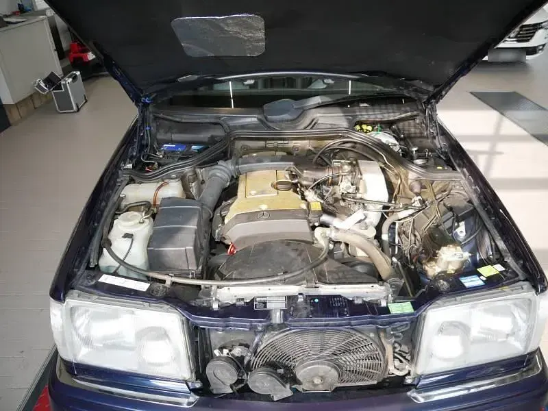 Gebraucht Mercedes E200 Classic 136 PS (100 kW) 1995 Blau Cabrio