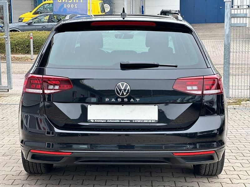 Gebraucht VW Passat 150 PS (110 kW) 2022 Schwarz Limousine