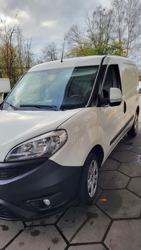 Weiß Gebraucht 2018 Fiat Doblò Van / Kleinbus | 6.666 € (Superpreis) - Bild 1/4