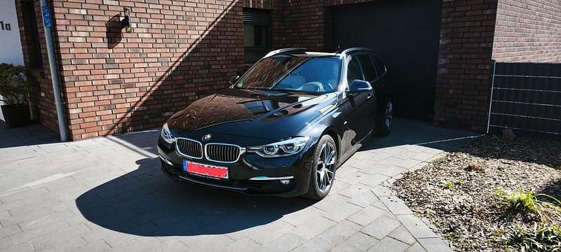 Schwarz Gebraucht 2017 BMW 325 Luxury Line Kombi | 11.800 € (Fairer Preis) - Bild 1/4