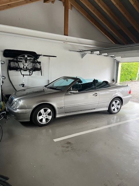 Silber Gebraucht 2003 Mercedes CLK230 Avantgarde Cabrio | 5.999 € (Fairer Preis) - Bild 1/4