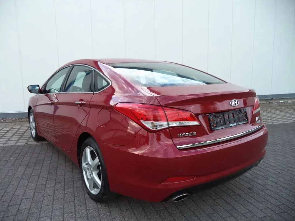 Gebraucht Hyundai i40 Style 178 PS (130 kW) 2012 Rot Limousine