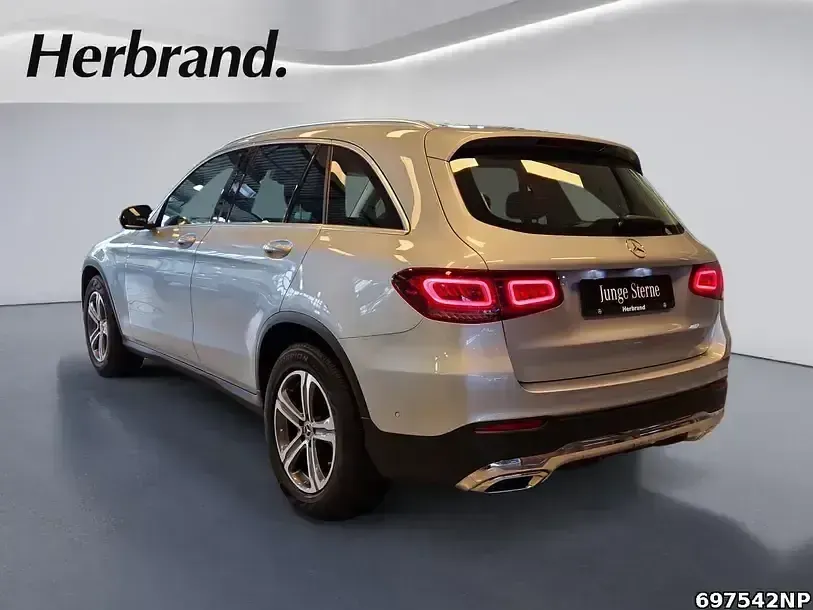 Gebraucht Mercedes GLC220 194 PS (142 kW) 2022 Hightechsilber SUV