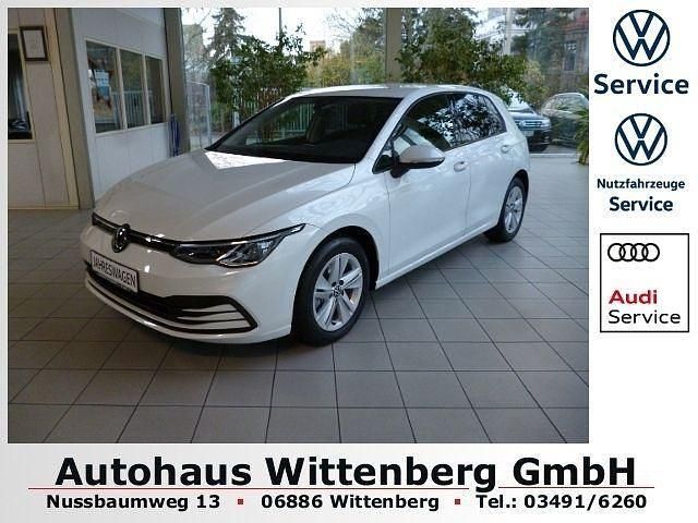 Weiß Gebraucht 2023 VW Golf VIII Life Limousine | 24.749 € (Guter Preis) - Bild 1/4