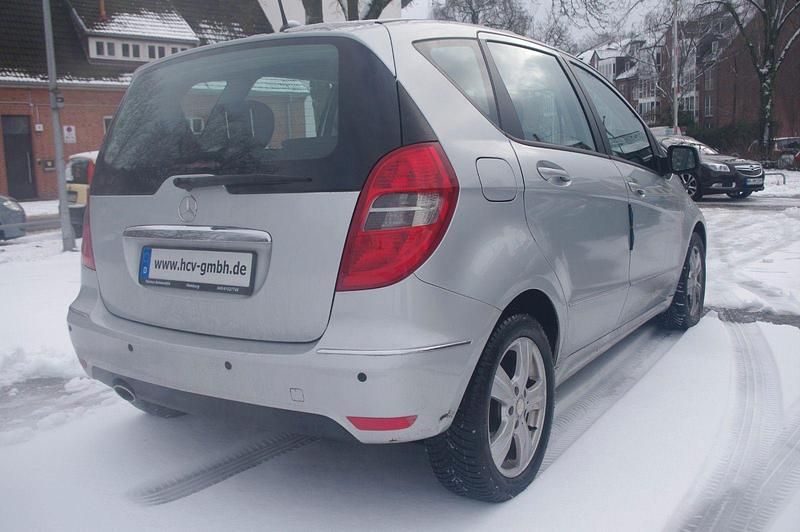 Gebraucht Mercedes A160 95 PS (69 kW) 2010 Silber Kleinwagen