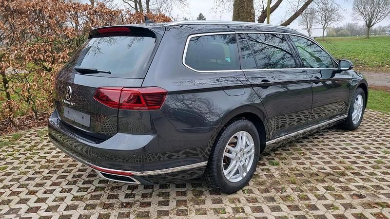 Gebraucht VW Passat Elegance 150 PS (110 kW) 2021 Grau Kombi