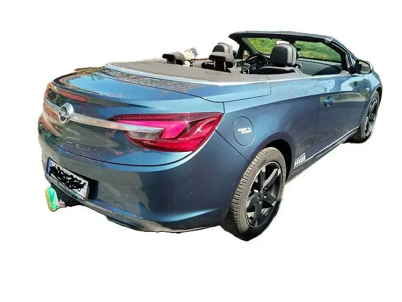 Second-hand Opel Cascada Edition 140 CP (102 kW) 2016 Albastru Cabrio