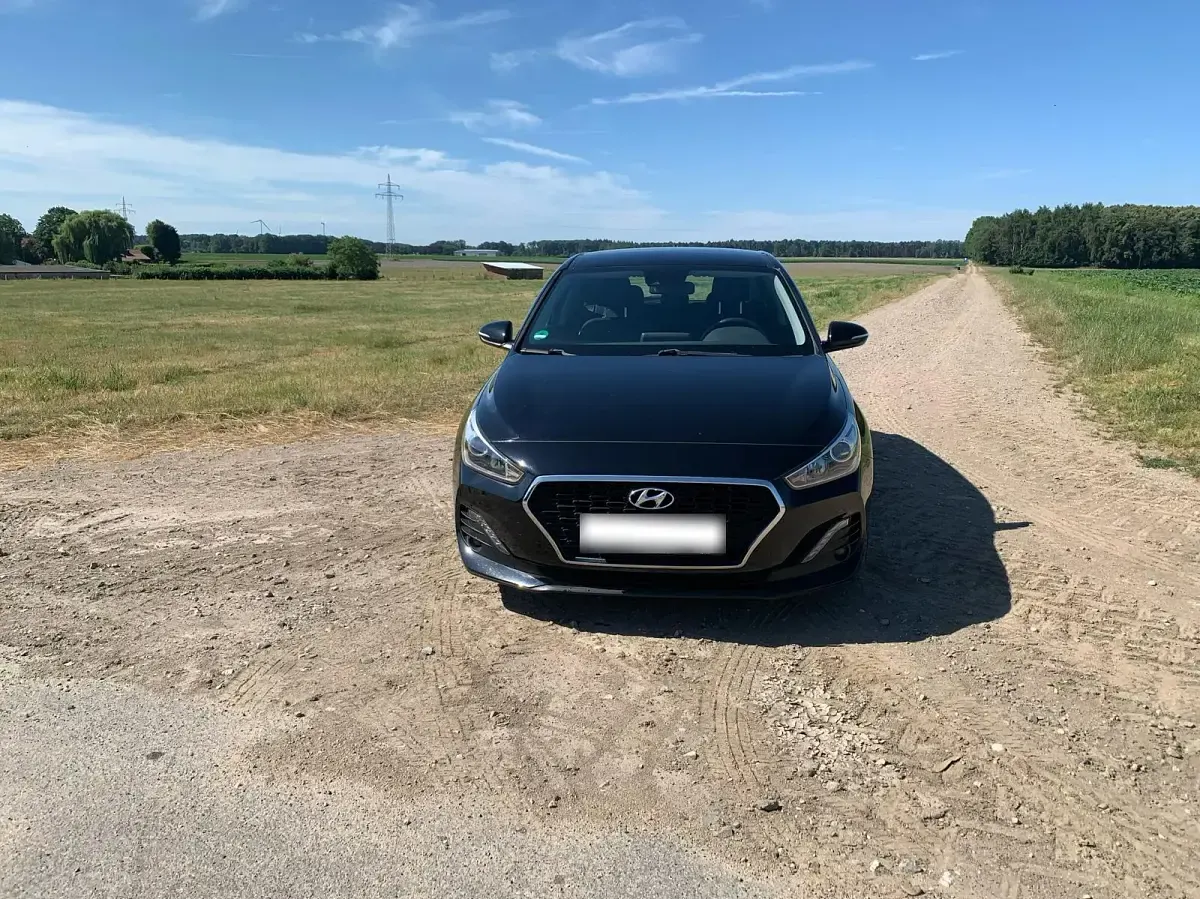 Gebraucht Hyundai i30 100 PS (73 kW) 2018 Schwarz Coupé