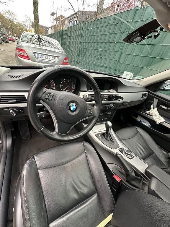 Gebraucht BMW 320 184 PS (135 kW) 2012 Schwarz Kombi