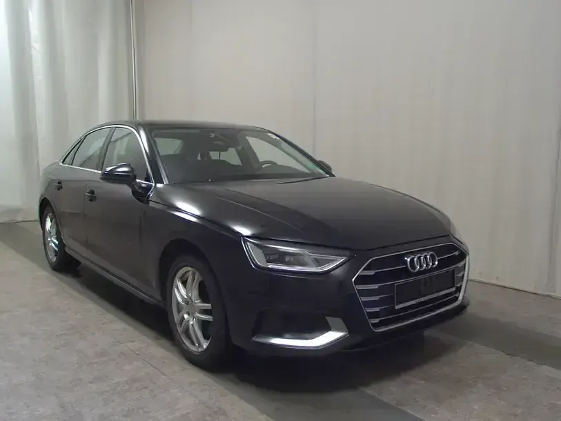 Second-hand Audi A4 Advanced 204 CP (150 kW) 2022 Negru Berlinǎ