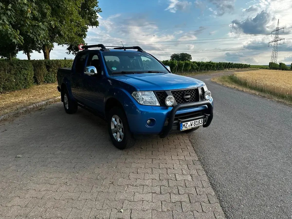 Gebraucht Nissan Navara SE 190 PS (139 kW) 2011 Blau Pickup