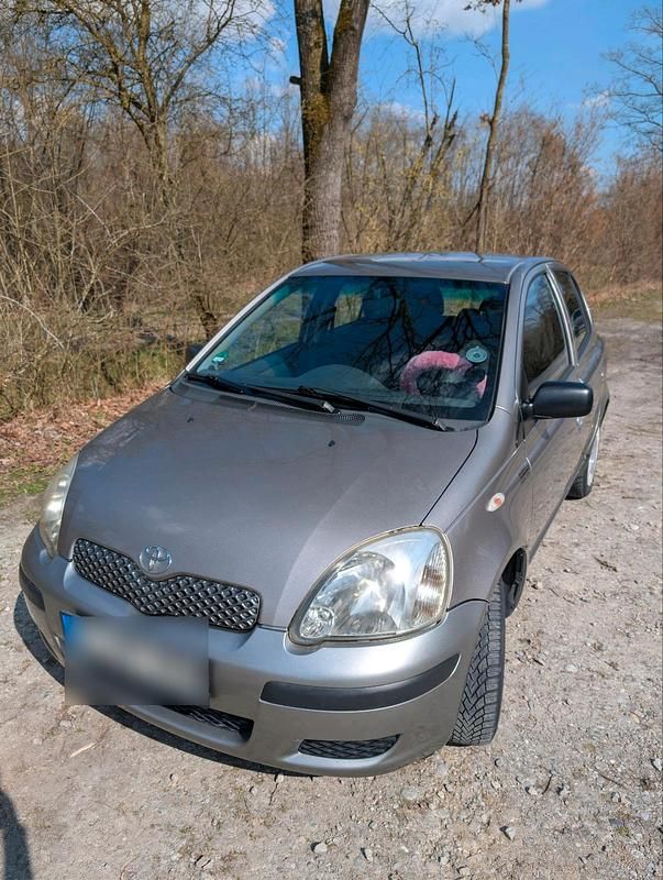 Gebraucht Toyota Yaris 65 PS (47 kW) 2003 Silber Kleinwagen