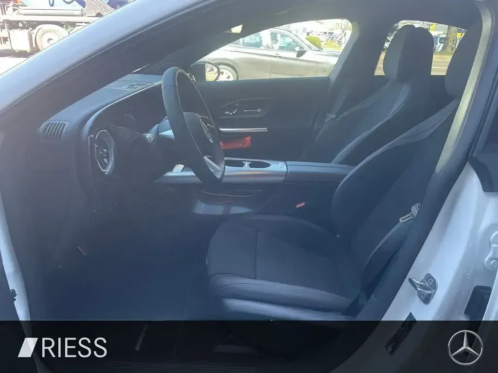Gebraucht Mercedes CLA200 AMG 184 PS (135 kW) 2026 Unilack polarweiß uni Coupé