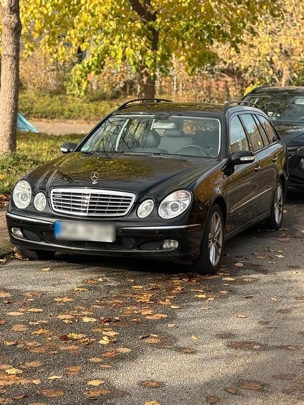 Schwarz Gebraucht 2003 Mercedes E220 Kombi | 2.500 € (Fairer Preis) - Bild 1/4