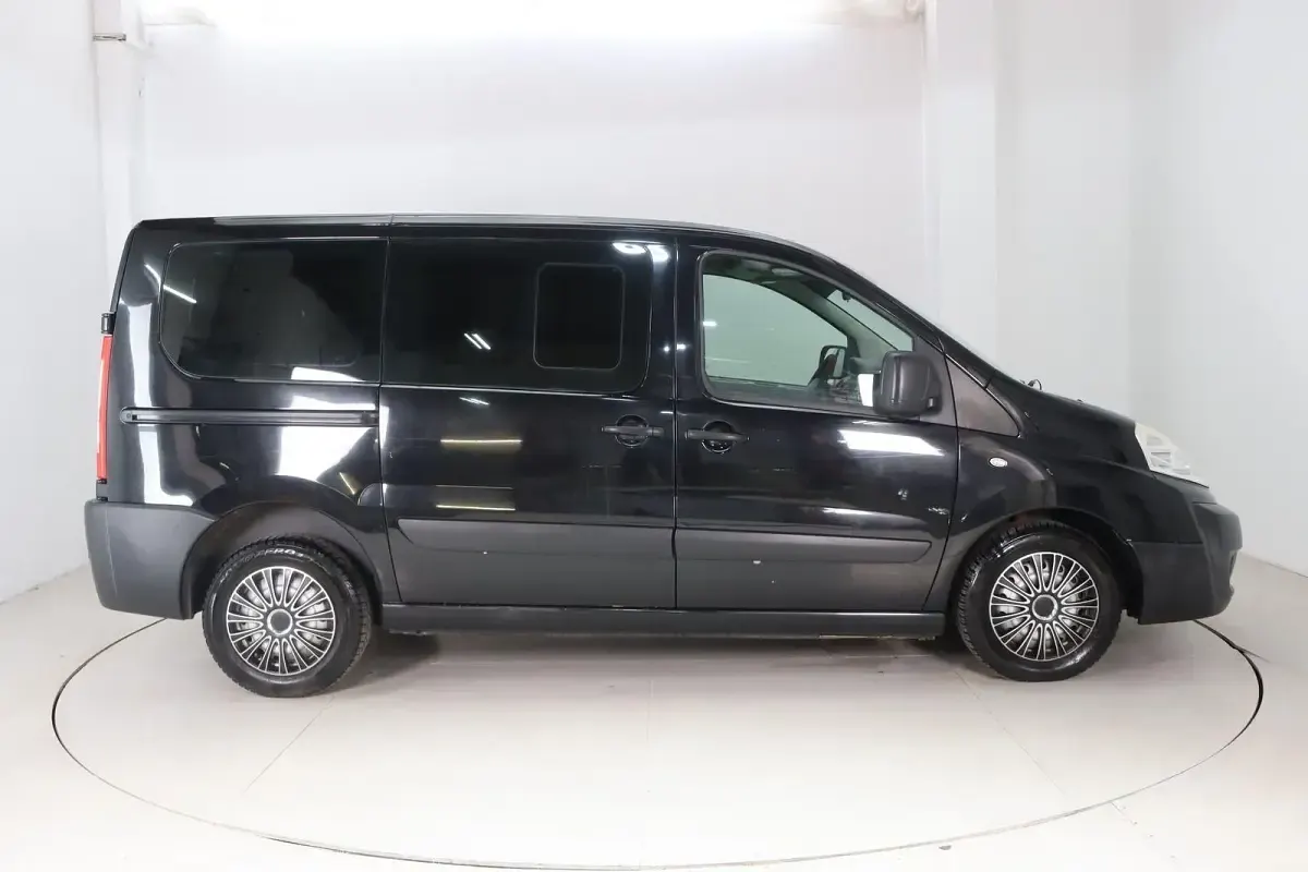 Gebraucht Peugeot TePee 90 PS (66 kW) 2011 Schwarz Kombi