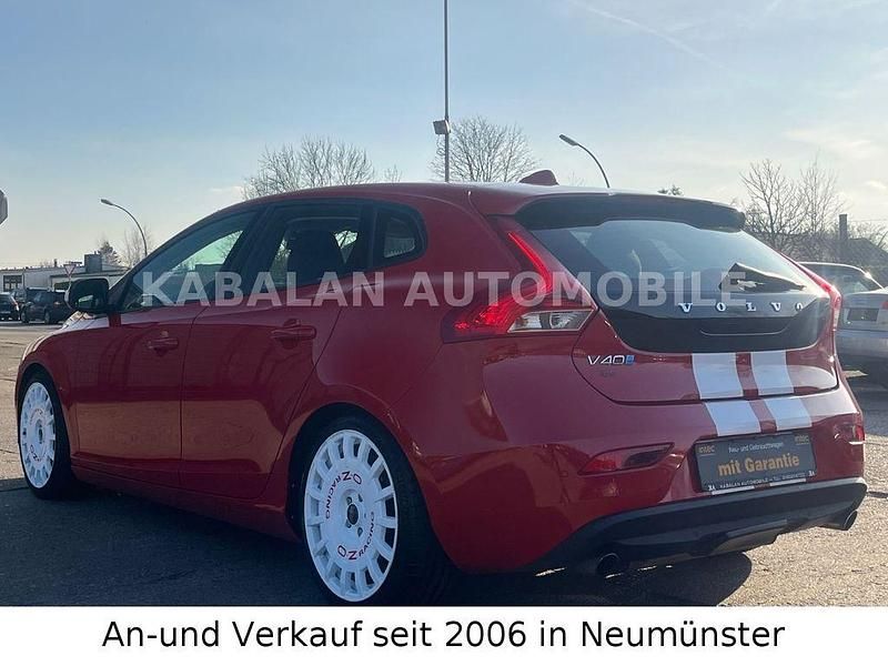 Gebraucht Volvo V40 You! 120 PS (88 kW) 2014 Rot Kombi