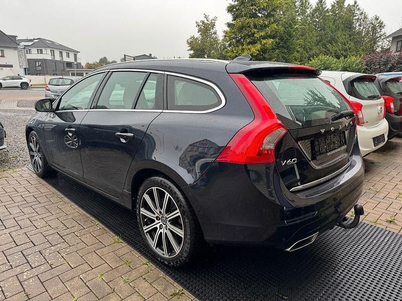 Gebraucht Volvo V60 Summum 220 PS (161 kW) 2015 Blau Kombi
