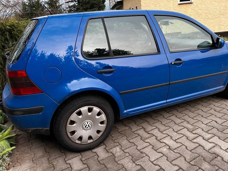 Gebraucht VW Golf IV 77 PS (56 kW) 2000 Blau Limousine