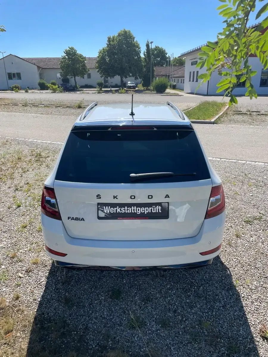Gebraucht Skoda Fabia Monte Carlo 95 PS (69 kW) 2021 Moonweiss metallic Kleinwagen