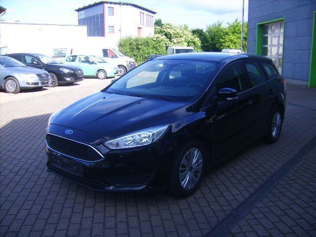 Schwarz Gebraucht 2016 Ford Focus Trend Limousine | 6.999 € (Fairer Preis) - Bild 1/4