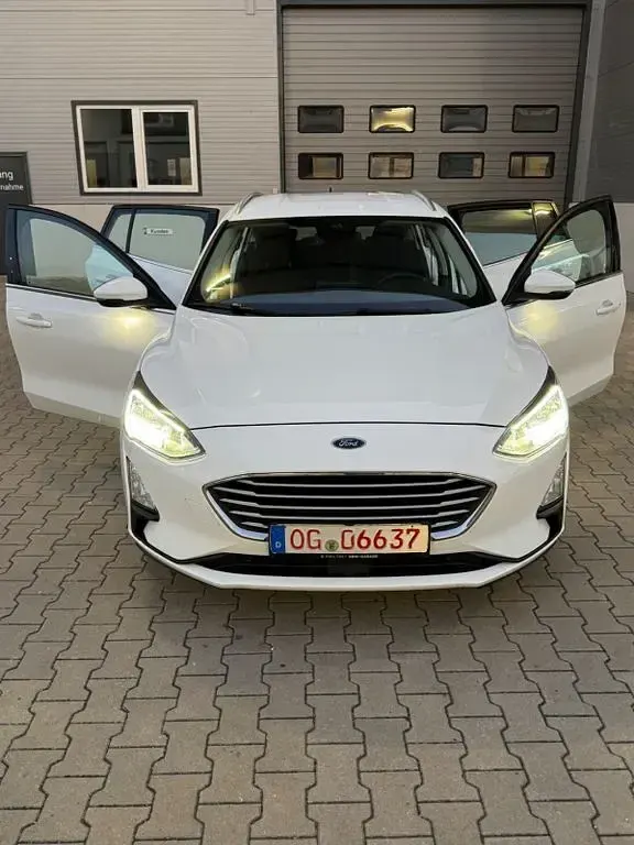 Gebraucht Ford Focus Cool & Connect 120 PS (88 kW) 2020 Weiß Limousine