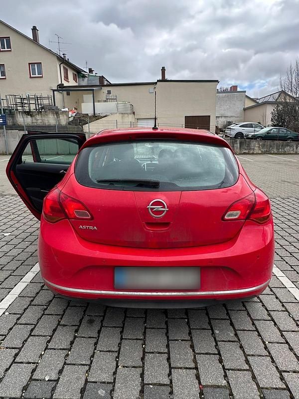 Gebraucht Opel Astra 146 PS (107 kW) 2015 Rot Kleinwagen