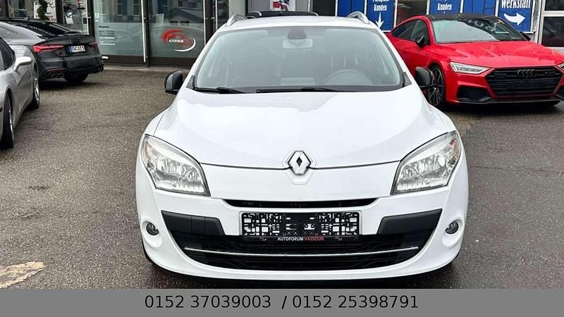 Gebraucht Renault Mégane GrandTour Bose Edition 131 PS (96 kW) 2011 Weiß Kombi