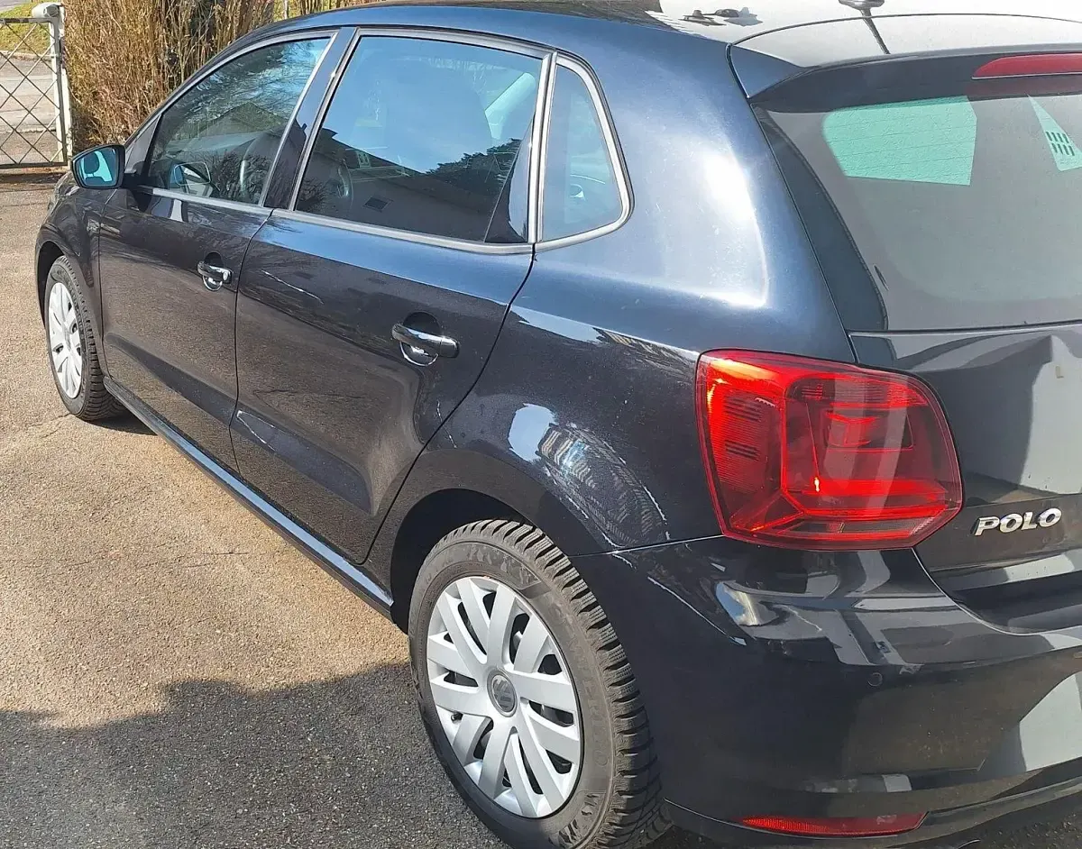 Gebraucht VW Polo LOUNGE 90 PS (66 kW) 2016 Schwarz Limousine