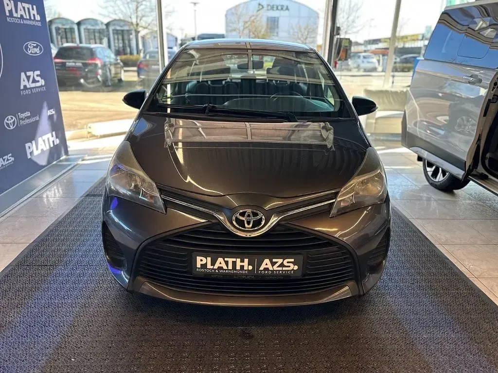 Gebraucht Toyota Yaris Basis 69 PS (50 kW) 2015 Grau Kleinwagen