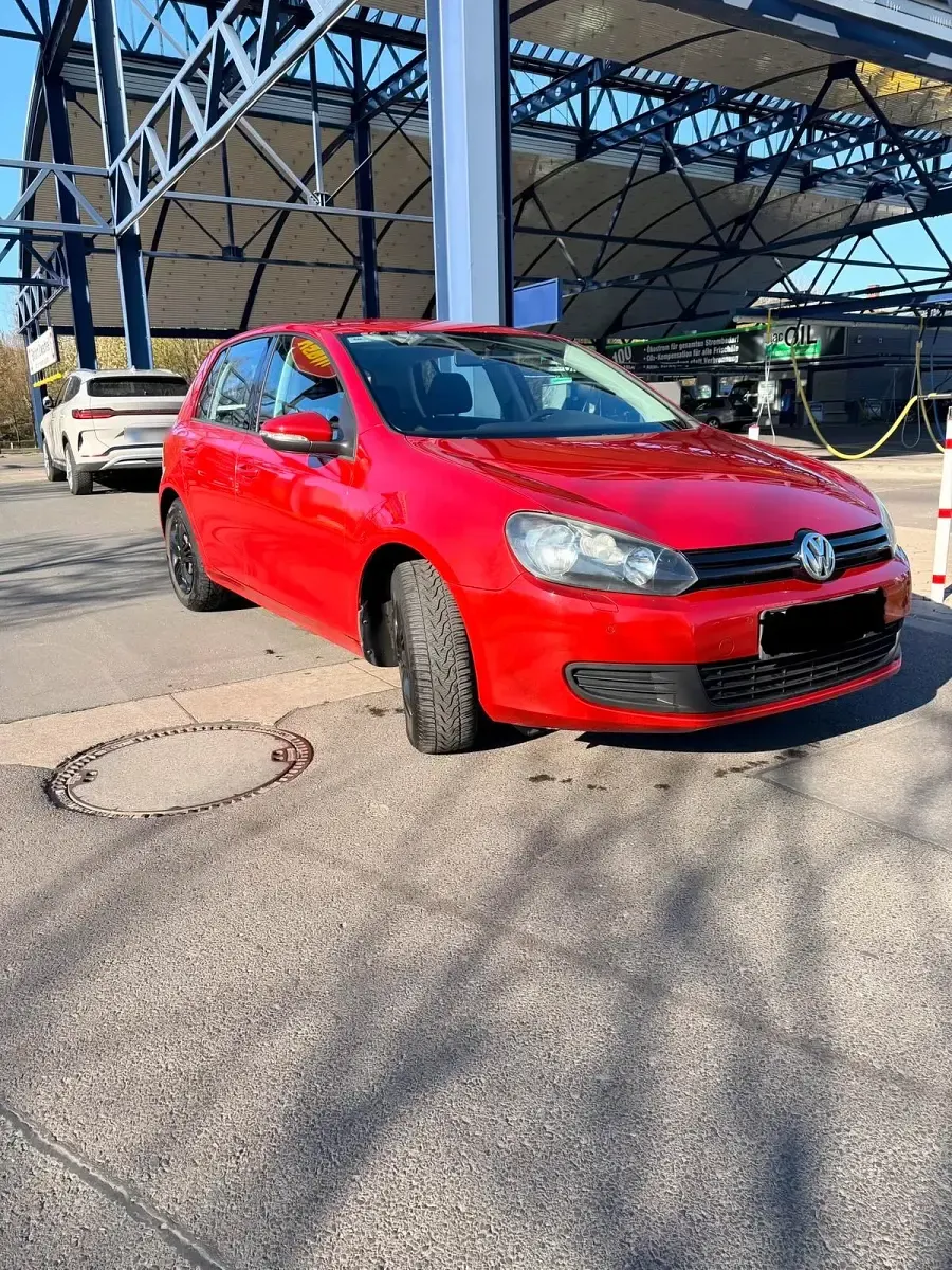 Second-hand VW Golf VI 105 CP (77 kW) 2011 Roșu Hatchback