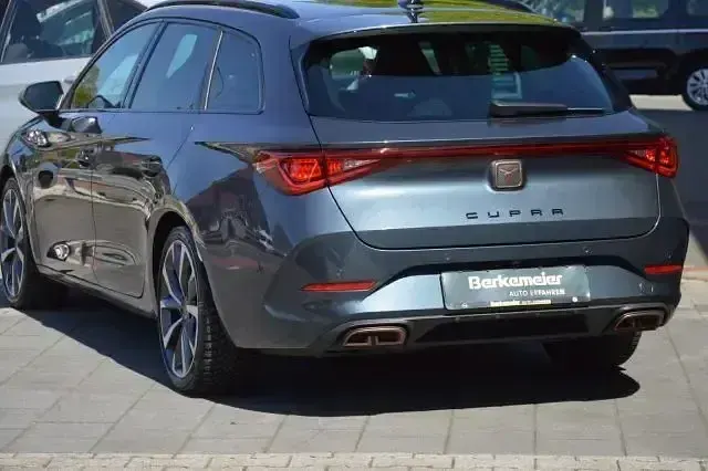 Gebraucht Cupra Leon 204 PS (150 kW) 2023 Magnetic tech (metallic) Limousine